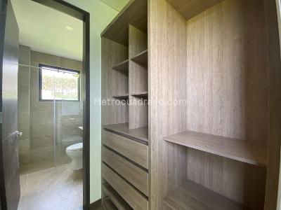 Casa de 4 alcobas en venta en La Calera, La Calera, 278 m² · foto 17 de 20