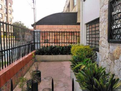 Casa de 5 alcobas en venta en Muequeta, Bogotá, 235 m² · foto 3 de 20