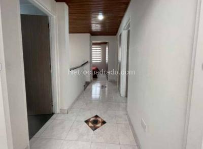 Casa de 5 alcobas en venta en Mandalay I Sector, Bogotá, 284 m² · foto 19 de 20