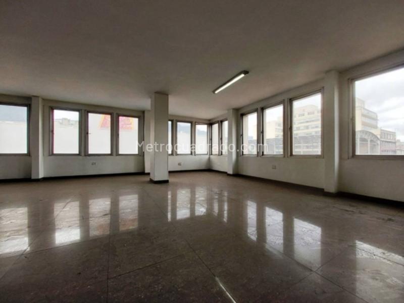 Edificio de Apartamentos en Arriendo, Las Nieves, Bogotá D.C. - Więcej