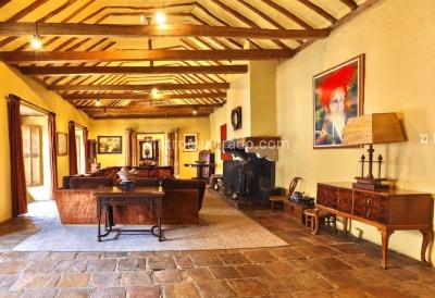 Casa de 5 alcobas en venta en La Candelaria, Bogotá, 1364 m² · foto 2 de 20
