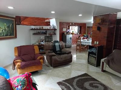 Casa de 4 alcobas en venta en Casa Blanca Sector Suba, Bogotá, 1499 m² · foto 3 de 20