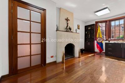Casa de 5 alcobas en venta en La Magdalena, Bogotá, 960 m² · foto 2 de 15