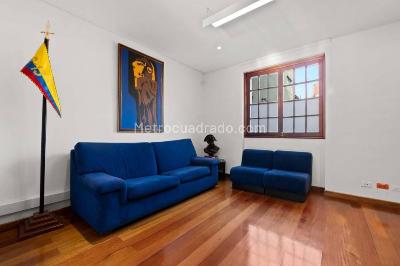 Casa de 5 alcobas en venta en La Magdalena, Bogotá, 960 m² · foto 3 de 15