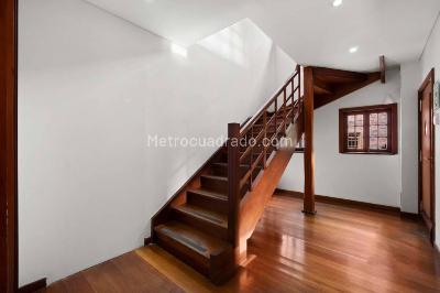 Casa de 5 alcobas en venta en La Magdalena, Bogotá, 960 m² · foto 4 de 15