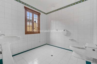 Casa de 5 alcobas en venta en La Magdalena, Bogotá, 960 m² · foto 9 de 15