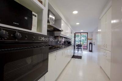 Apartamento de 3 alcobas en venta en Chico Norte Ii, Bogotá, 242 m² · foto 10 de 20
