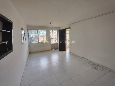 Casa de 5 alcobas en arriendo en El Vergel, Bogotá, 214 m² · foto 3 de 19