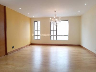 Apartamento de 3 alcobas en venta en Santa Ana, Bogotá, 231 m² · foto 2 de 15
