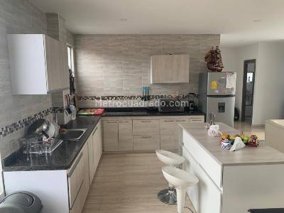 Casa de 5 alcobas en venta en Normandia, Bogotá, 360 m² · foto 11 de 18