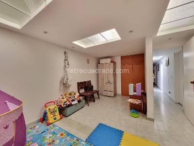 Casa de 5 alcobas en venta en Polo Club, Bogotá, 250 m² · foto 16 de 20
