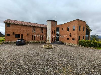 House for rent in Altos De Yerbabuena, Chía