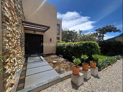 Casa de 4 alcobas en venta en La Calera, La Calera, 1348 m² · foto 2 de 20