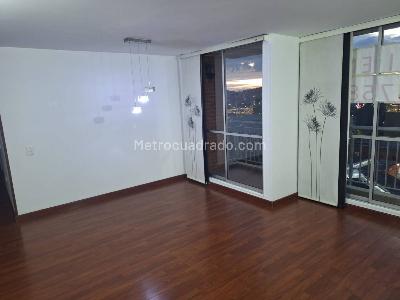 Apartamento de 3 alcobas en arriendo en San Antonio Norte, Bogotá, 77 m² · foto 2 de 10