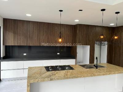 Casa de 4 alcobas en venta en Aguacatal, Cali, 392 m² · foto 2 de 20