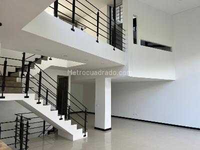 Casa de 4 alcobas en venta en Aguacatal, Cali, 392 m² · foto 13 de 20