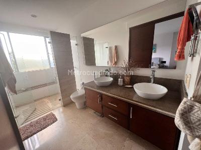 Apartamento de 3 alcobas en venta en Cristales, Cali, 199 m² · foto 12 de 15
