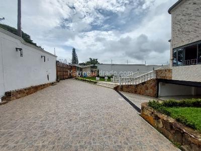 Casa de 5 alcobas en venta en Ciudad Jardin, Cali, 1600 m² · foto 2 de 20