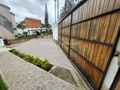 Casa de 5 alcobas en venta en Ciudad Jardin, Cali, 1600 m² · foto 9 de 20