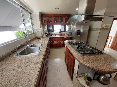 Casa de 5 alcobas en venta en Ciudad Jardin, Cali, 1600 m² · foto 13 de 20