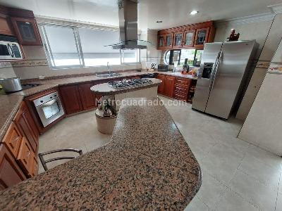 Casa de 5 alcobas en venta en Ciudad Jardin, Cali, 1600 m² · foto 14 de 20