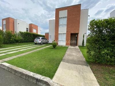 Casa de 3 alcobas en venta en La Morada, Cali, 361 m² · foto 1 de 20
