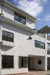 Casa de 5 alcobas en venta en Quintas De Don Simon, Cali, 256 m² · foto 2 de 20
