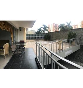 Apartamento de 3 alcobas en venta en La Flora, Cali, 174 m² · foto 2 de 15