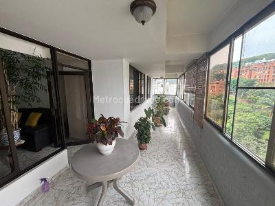 Apartamento de 3 alcobas en venta en Centenario, Cali, 127 m² · foto 2 de 20