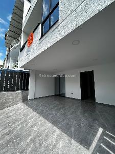 Casa de 5 alcobas en venta en Ciudad 2000, Cali, 275 m² · foto 2 de 20