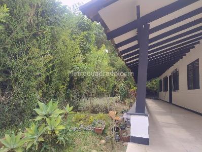 Casa de 4 alcobas en venta en La Buitrera, Cali, 230 m² · foto 15 de 20