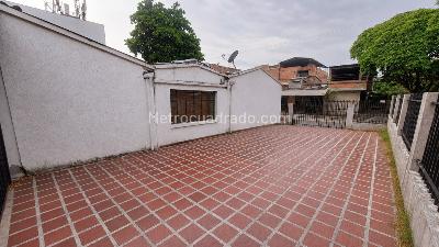Casa de 4 alcobas en venta en Colseguros, Cali, 275 m² · foto 2 de 10