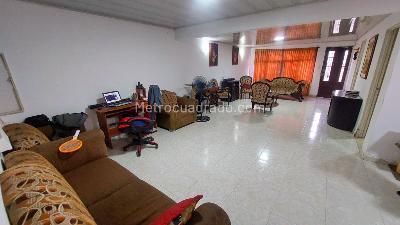 Casa de 4 alcobas en venta en Colseguros, Cali, 275 m² · foto 4 de 10
