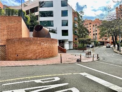 Apartamento de 2 alcobas en arriendo en Los Rosales, Bogotá, 105 m² · foto 18 de 19