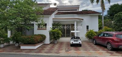 Casa de 4 alcobas en venta en El Peñon, Girardot, 250 m² · foto 2 de 10