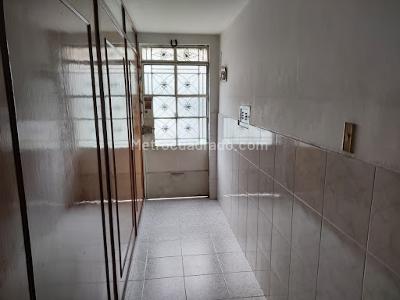 Casa de 5 alcobas en venta en Bellavista Occidental, Bogotá, 332 m² · foto 2 de 20
