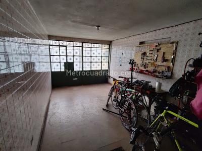 Casa de 5 alcobas en venta en Bellavista Occidental, Bogotá, 332 m² · foto 3 de 20