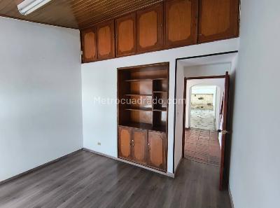Casa de 5 alcobas en venta en El Contador, Bogotá, 282 m² · foto 12 de 20
