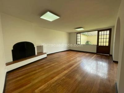 Casa de 3 alcobas en venta en Santa Ana Occidental, Bogotá, 229 m² · foto 2 de 20