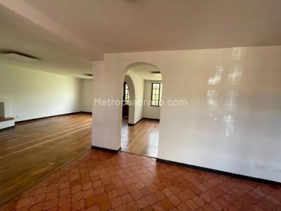 Casa de 3 alcobas en venta en Santa Ana Occidental, Bogotá, 229 m² · foto 5 de 20