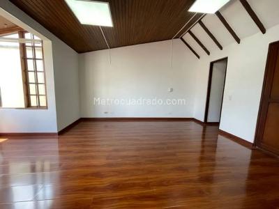 Casa de 3 alcobas en venta en Santa Ana Occidental, Bogotá, 229 m² · foto 9 de 20