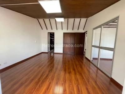 Casa de 3 alcobas en venta en Santa Ana Occidental, Bogotá, 229 m² · foto 10 de 20
