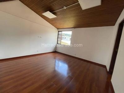 Casa de 3 alcobas en venta en Santa Ana Occidental, Bogotá, 229 m² · foto 16 de 20