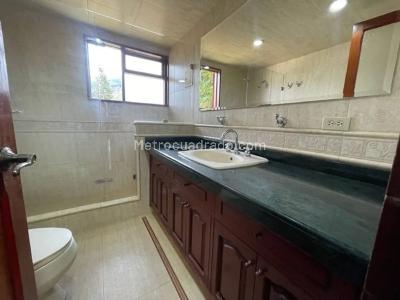 Casa de 3 alcobas en venta en Santa Ana Occidental, Bogotá, 229 m² · foto 17 de 20