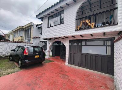 Casa de 5 alcobas en venta en Santa Margarita, Bogotá, 252 m² · foto 3 de 20