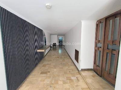 Apartamento de 4 alcobas en venta en Chico, Bogotá, 159 m² · foto 2 de 20