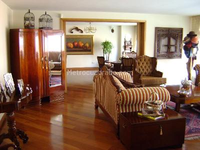 Apartamento de 3 alcobas en venta en Santa Barbara Central, Bogotá, 240 m² · foto 3 de 20