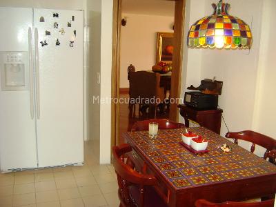 Apartamento de 3 alcobas en venta en Santa Barbara Central, Bogotá, 240 m² · foto 13 de 20