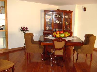 Apartamento de 3 alcobas en venta en Santa Barbara Central, Bogotá, 240 m² · foto 7 de 20