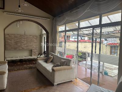 Casa de 4 alcobas en venta en La Floresta, Bogotá, 240 m² · foto 3 de 20